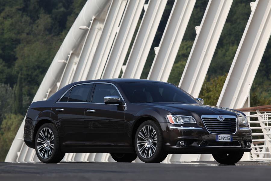  Lancia Thema 2011 года  (фото 44 из 77)